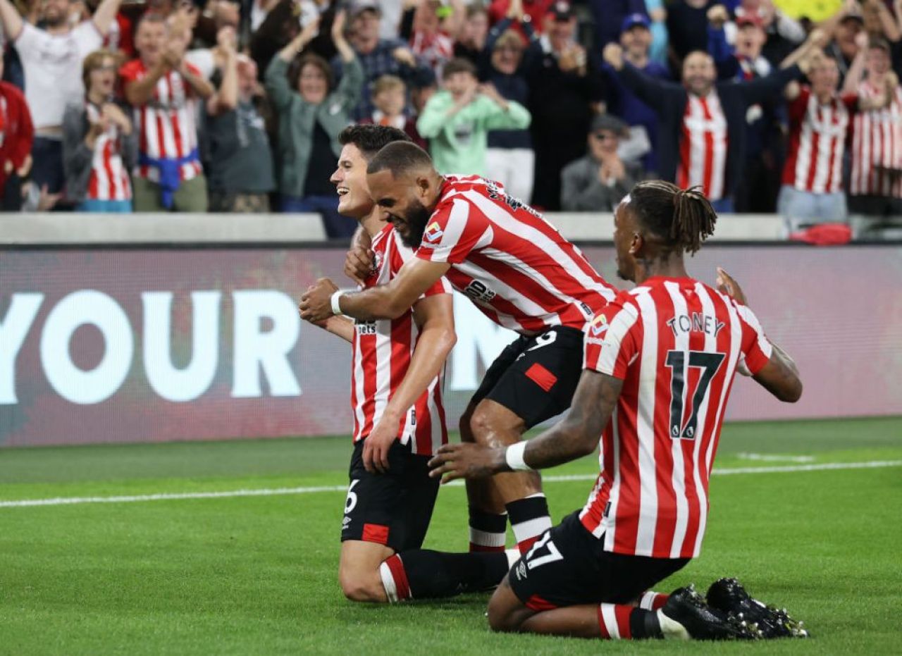 Victorie de senzație pentru Brentford, la debutul în Premier League. Reacția unui fan a impresionat o lume întreagă_4