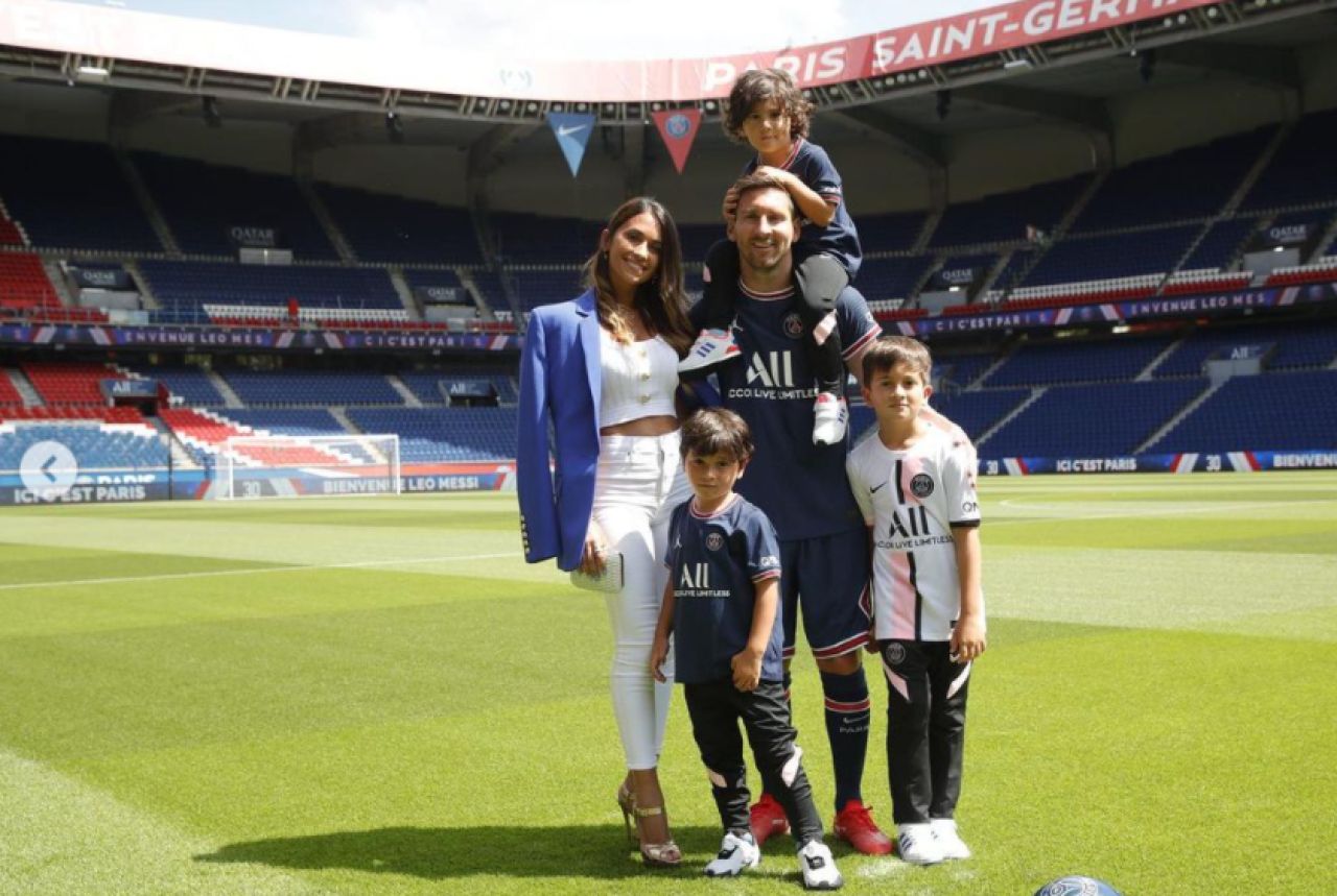 VIDEO Messi, urmărit peste tot la Paris, inclusiv la cumpărături! Gestul pe care l-a făcut Mateo, fiul fotbalistului_19