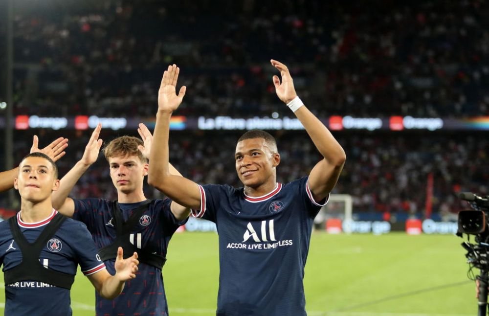 VIDEO Răspunsul lui Mbappe după fluierăturile fanilor. Ce a făcut starul francez la finalul meciului cu Strasbourg_2