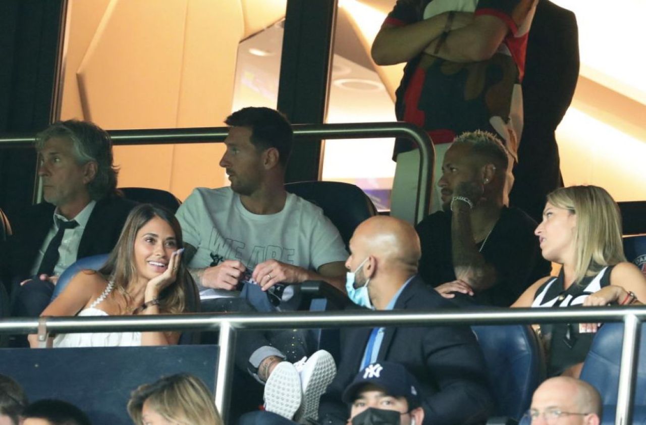 FOTO Băieții lui Messi, spectacol în tribunele de pe Parc des Princes. Și soția argentinianului s-a ridicat la înălțime _1