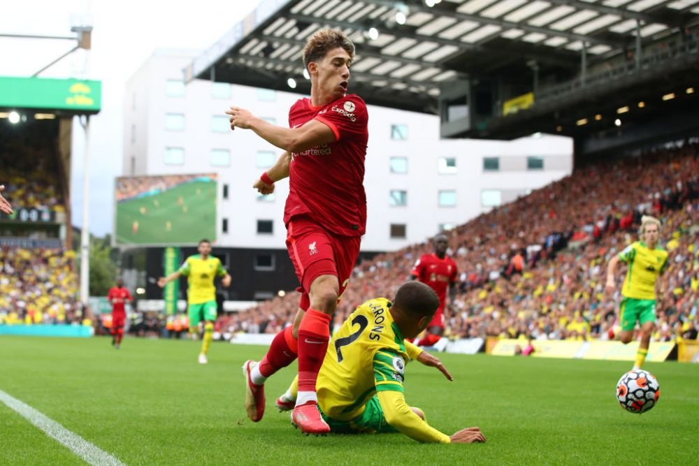 VIDEO | Gest incredibil făcut de James Milner! Fotbalistul și-a pălmuit un coechipier după ce a pierdut mingea_2