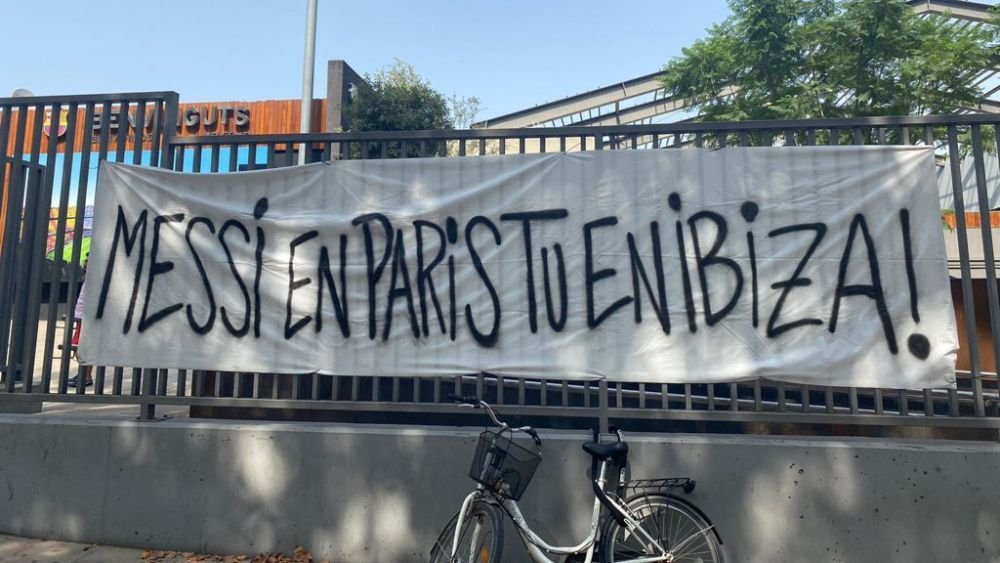 „Laporta, valetul lui Florentino!” Revoltă pe Camp Nou împotriva președintelui Barcelonei după plecarea lui Messi _5