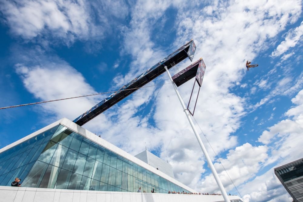 Doi români au terminat pe primele două locuri, în etapa de la Oslo din Seria Mondială Red Bull Cliff Diving!_2