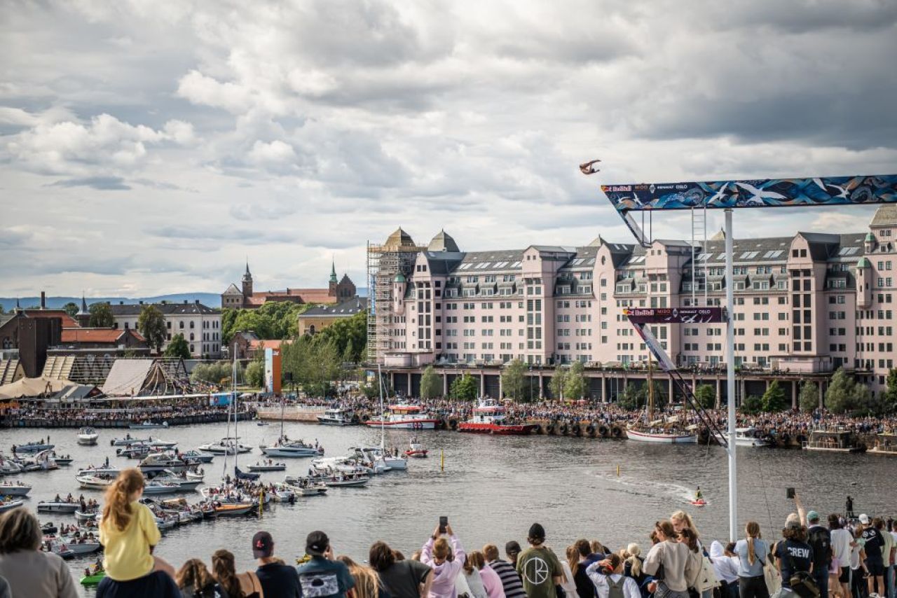 Doi români au terminat pe primele două locuri, în etapa de la Oslo din Seria Mondială Red Bull Cliff Diving!_3