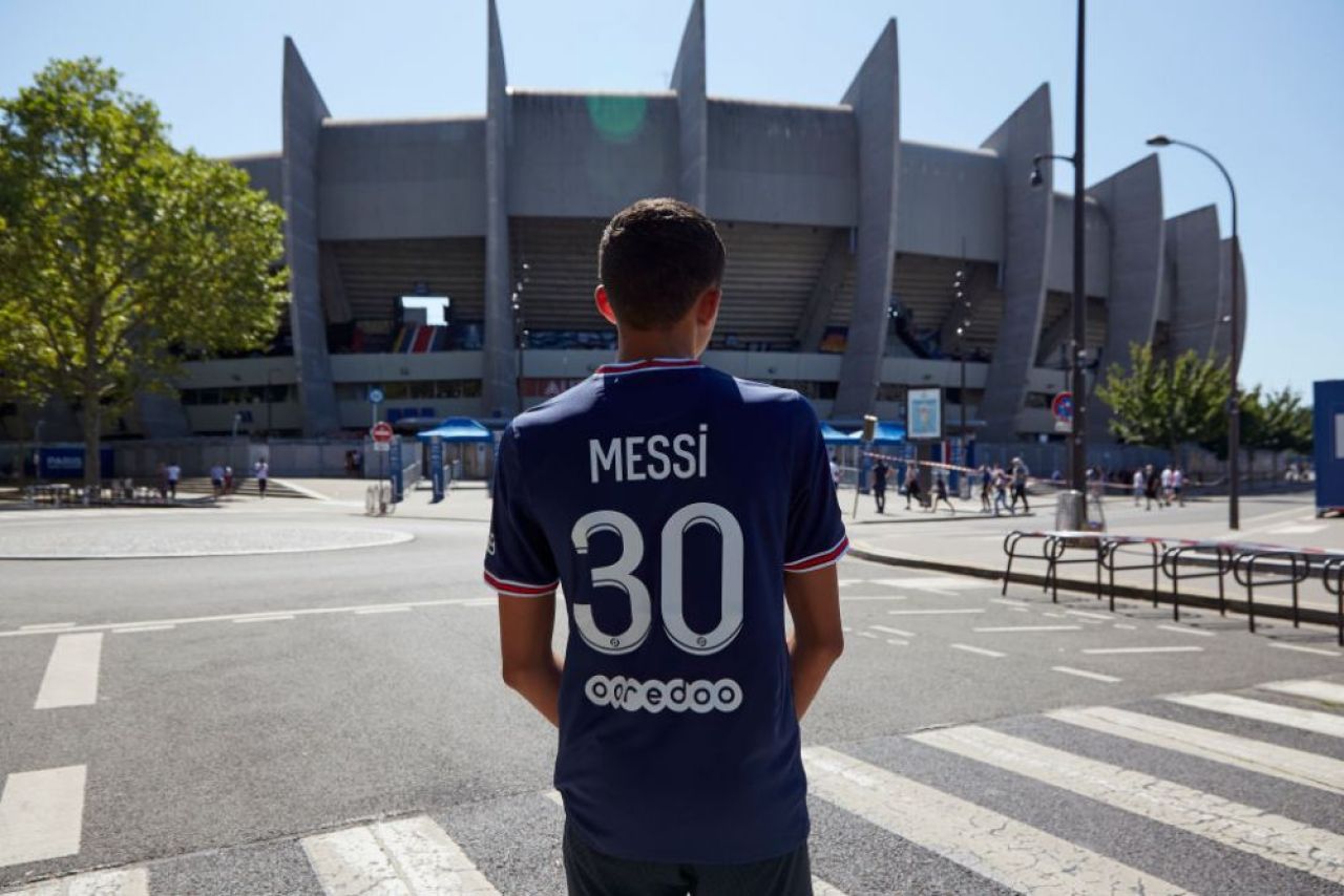 S-a spus că s-au vândut 800.000 de tricouri cu Messi, dar un oficial de la PSG are o altă versiune.