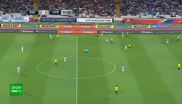 Omrani este faultat dur de Rodic. Fotbalistul campioanei a primit îngrijiri medicale pe teren. Din fericire pentru CFR a putut continua partida