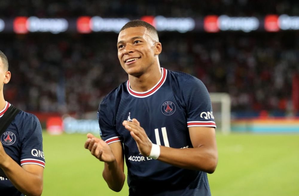 Ce se întâmplă cu Kylian Mbappe? Francezul și-ar fi anunțat colegii despre viitorul său la PSG _11