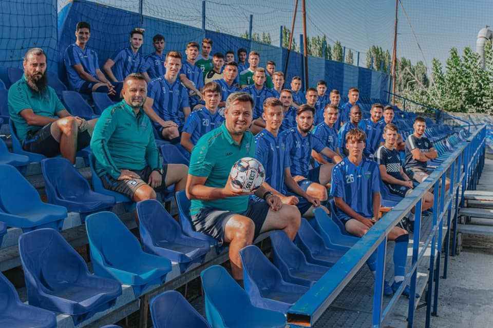 Steaua, eliminată de o echipă de elevi, studenți și curieri.