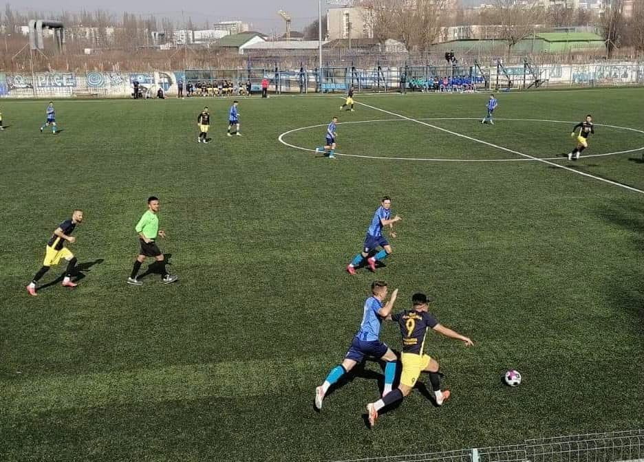 Steaua, eliminată de o echipă de elevi, studenți și curieri.