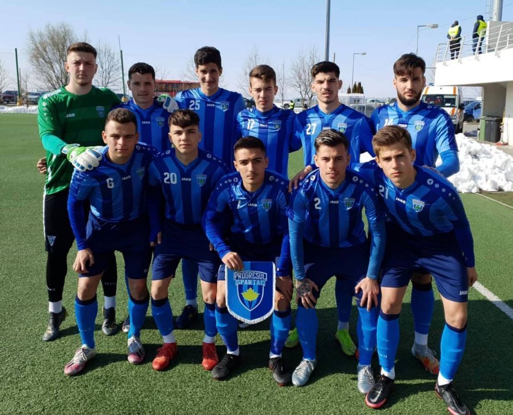 Steaua, eliminată de o echipă de elevi, studenți și curieri.