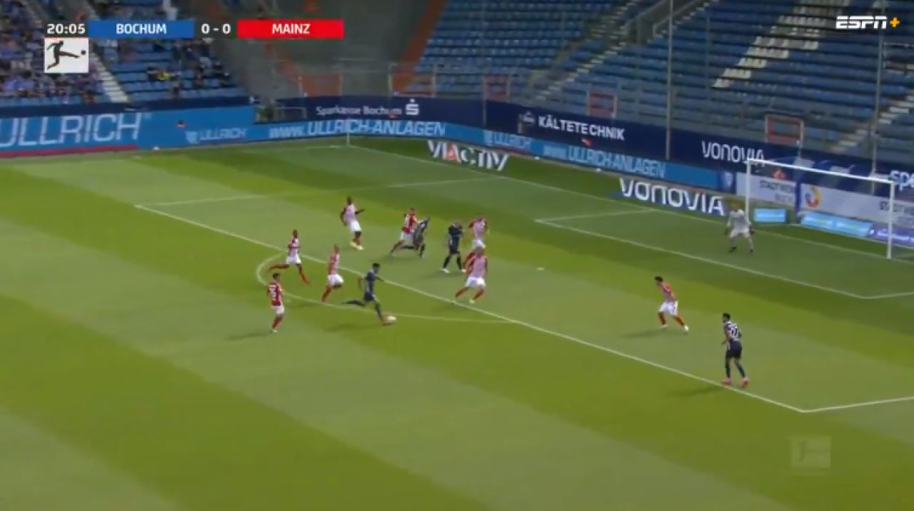 VIDEO Candidează pentru golul sezonului! Și-a lăsat în urmă adversarii după o cursă spectaculoasă de la jumătatea terenului_5