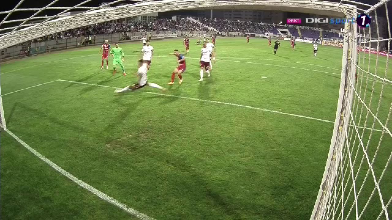 Fază controversată la Botoșani cu Rapid! Belu respinge mingea de pe linia porții și este acuzat că s-a folosit de mână_2