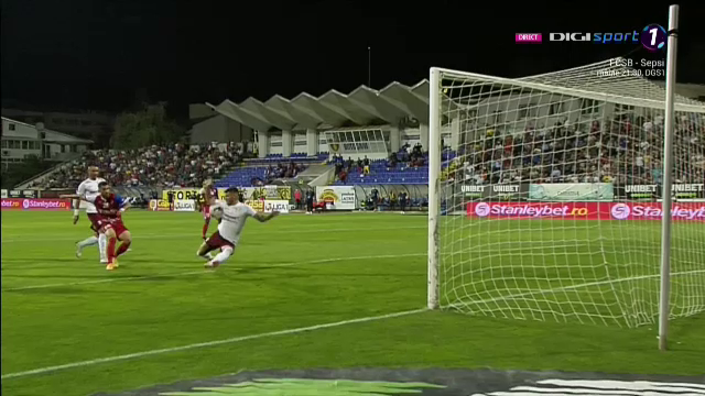 Fază controversată la Botoșani cu Rapid! Belu respinge mingea de pe linia porții și este acuzat că s-a folosit de mână_3