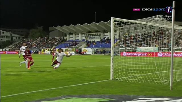Fază controversată la Botoșani cu Rapid! Belu respinge mingea de pe linia porții și este acuzat că s-a folosit de mână_3