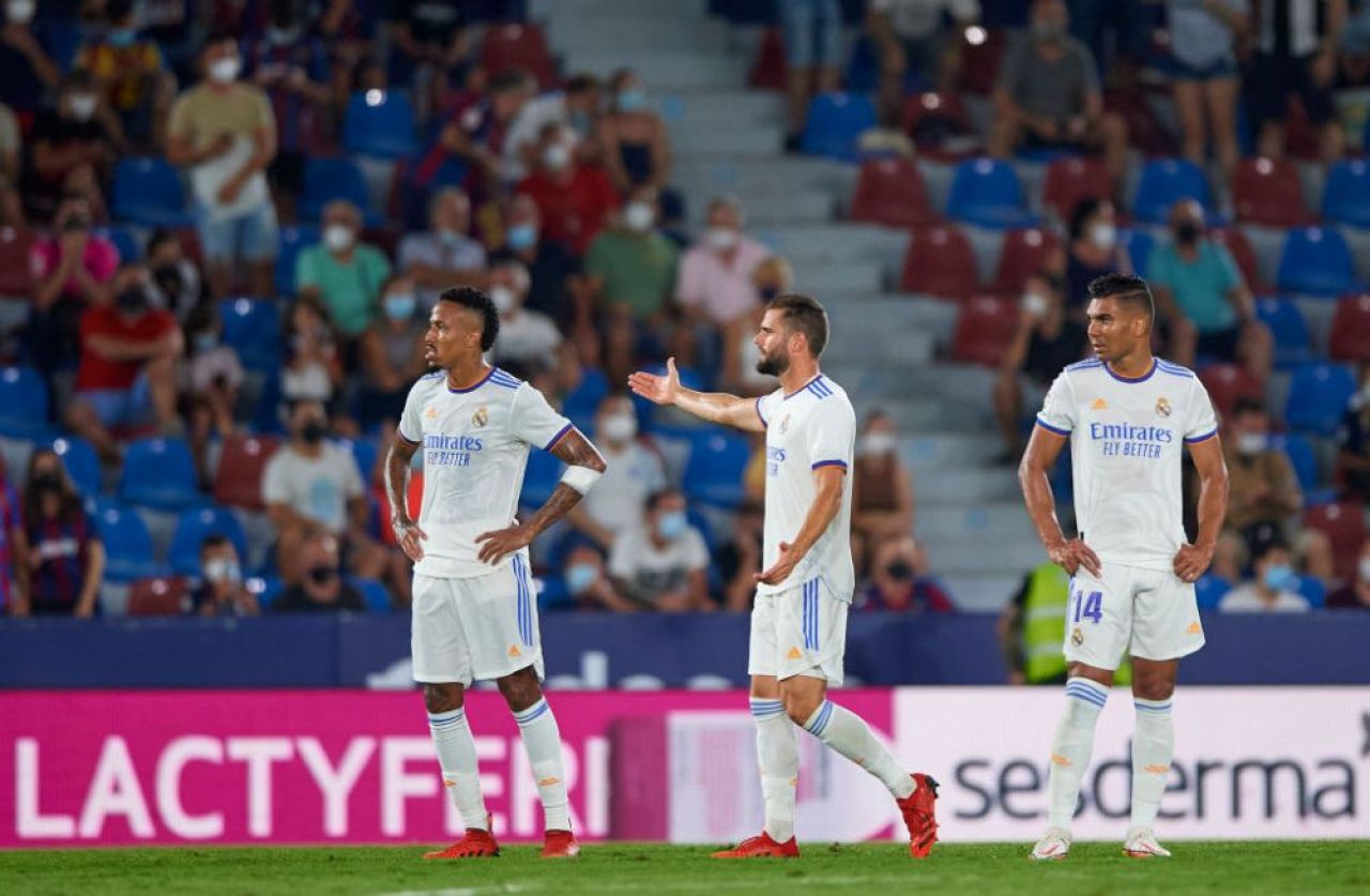 Blockbuster în La Liga! Levante - Real Madrid 3-3, gazdele au terminat meciul cu un fundaș în poartă. Vinicius,