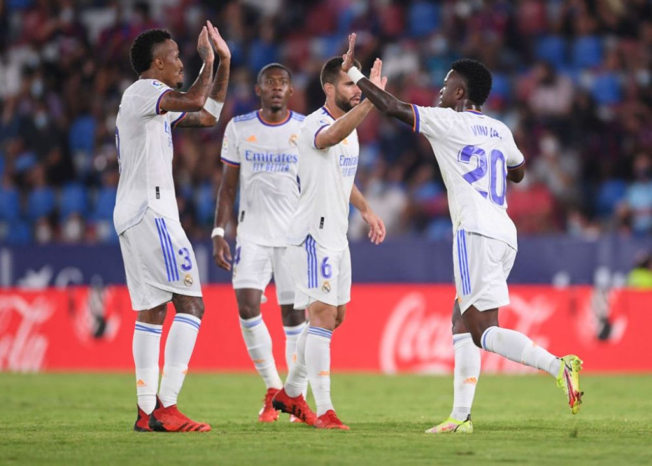 Blockbuster în La Liga! Levante - Real Madrid 3-3, gazdele au terminat meciul cu un fundaș în poartă. Vinicius,