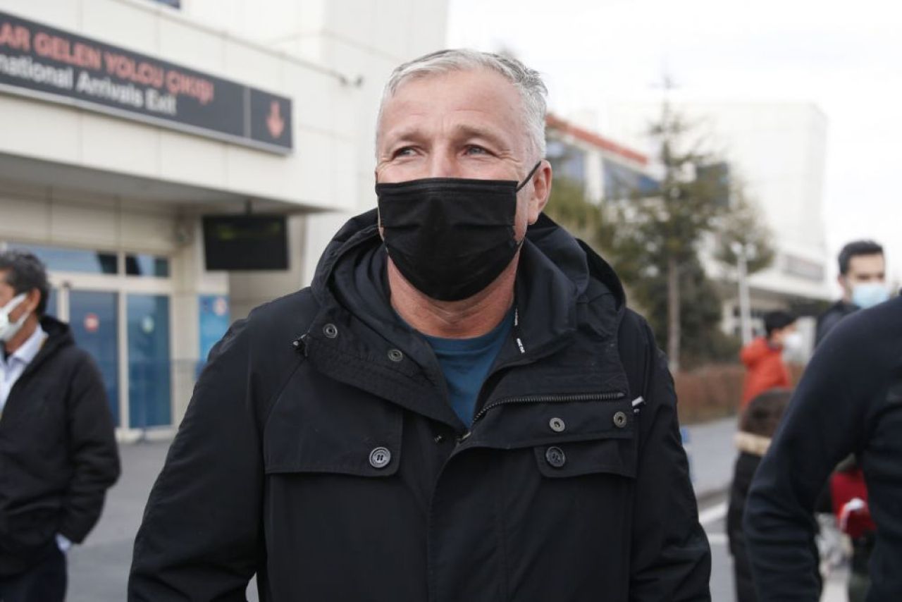 Dan Petrescu, asaltat cu oferte! Ce echipe îl vor pe tehnician_1