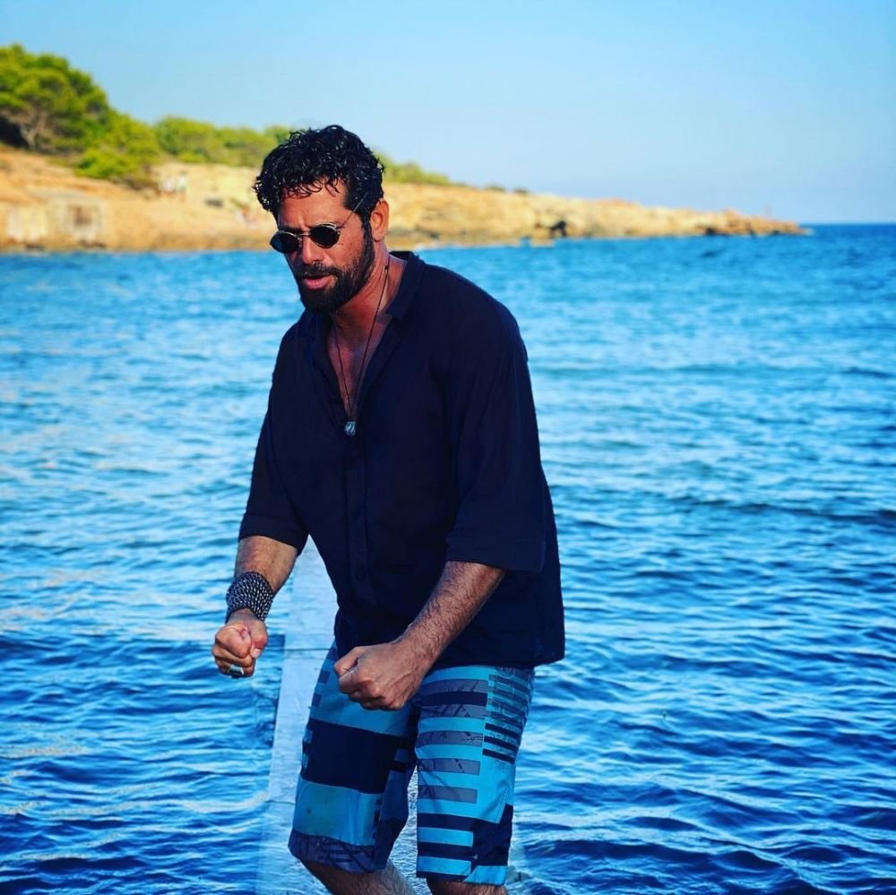 El este misteriosul iubit al Lidiei Buble? Detaliile care o dau de gol pe cântăreață că se iubește cu un actor celebru _25