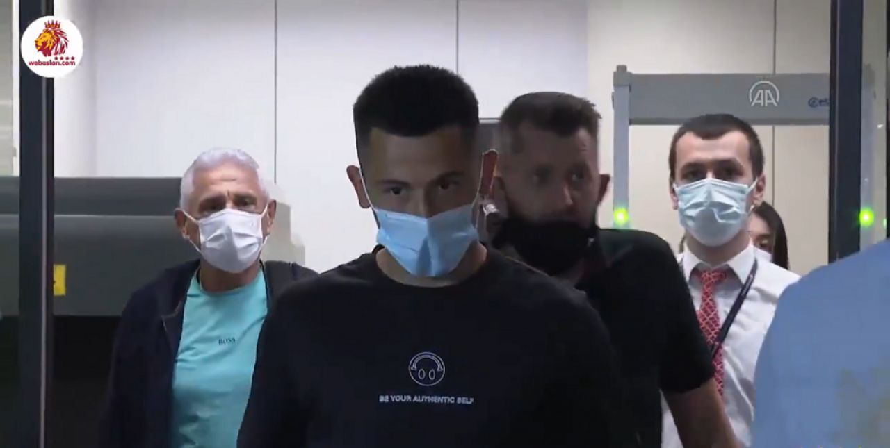 Moruțan, așteptat ca un superstar în Turcia! Primele imagini cu jucătorul român de pe aeroportul din Istanbul _2