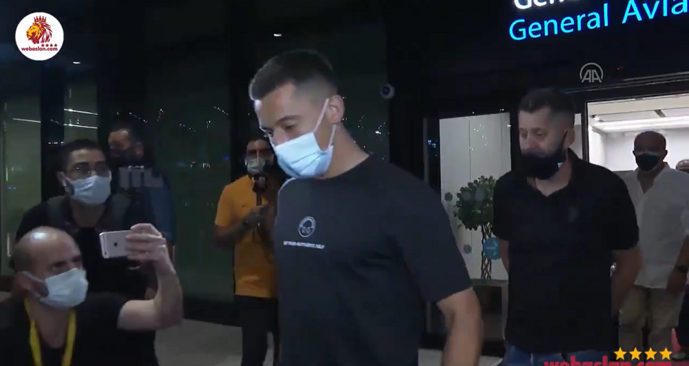 Moruțan, așteptat ca un superstar în Turcia! Primele imagini cu jucătorul român de pe aeroportul din Istanbul _3