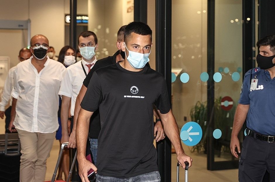 Moruțan, așteptat ca un superstar în Turcia! Primele imagini cu jucătorul român de pe aeroportul din Istanbul _5