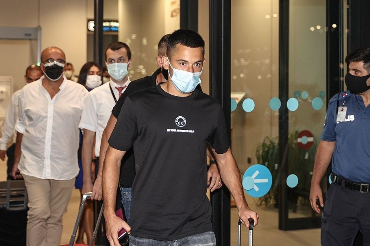 Moruțan, așteptat ca un superstar în Turcia! Primele imagini cu jucătorul român de pe aeroportul din Istanbul _5