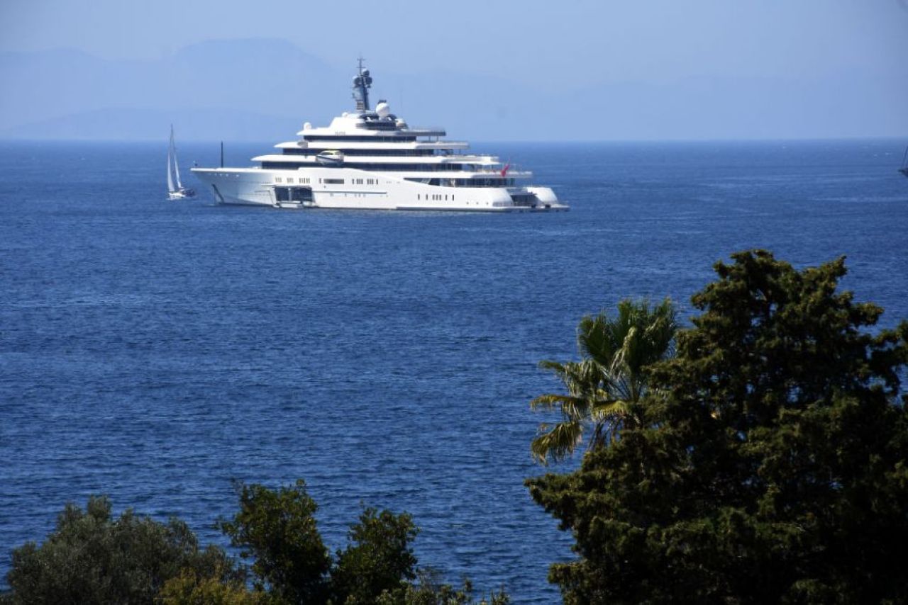 I-a eclipsat pe toți! Iahtul lui Roman Abramovich arată fabulos. Cât l-a costat pe patronul lui Chelsea_2