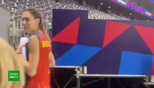 VIDEO | Emil Boc a făcut din nou spectacol în tribune! Momente savuroase cu primarul Clujului în tribune