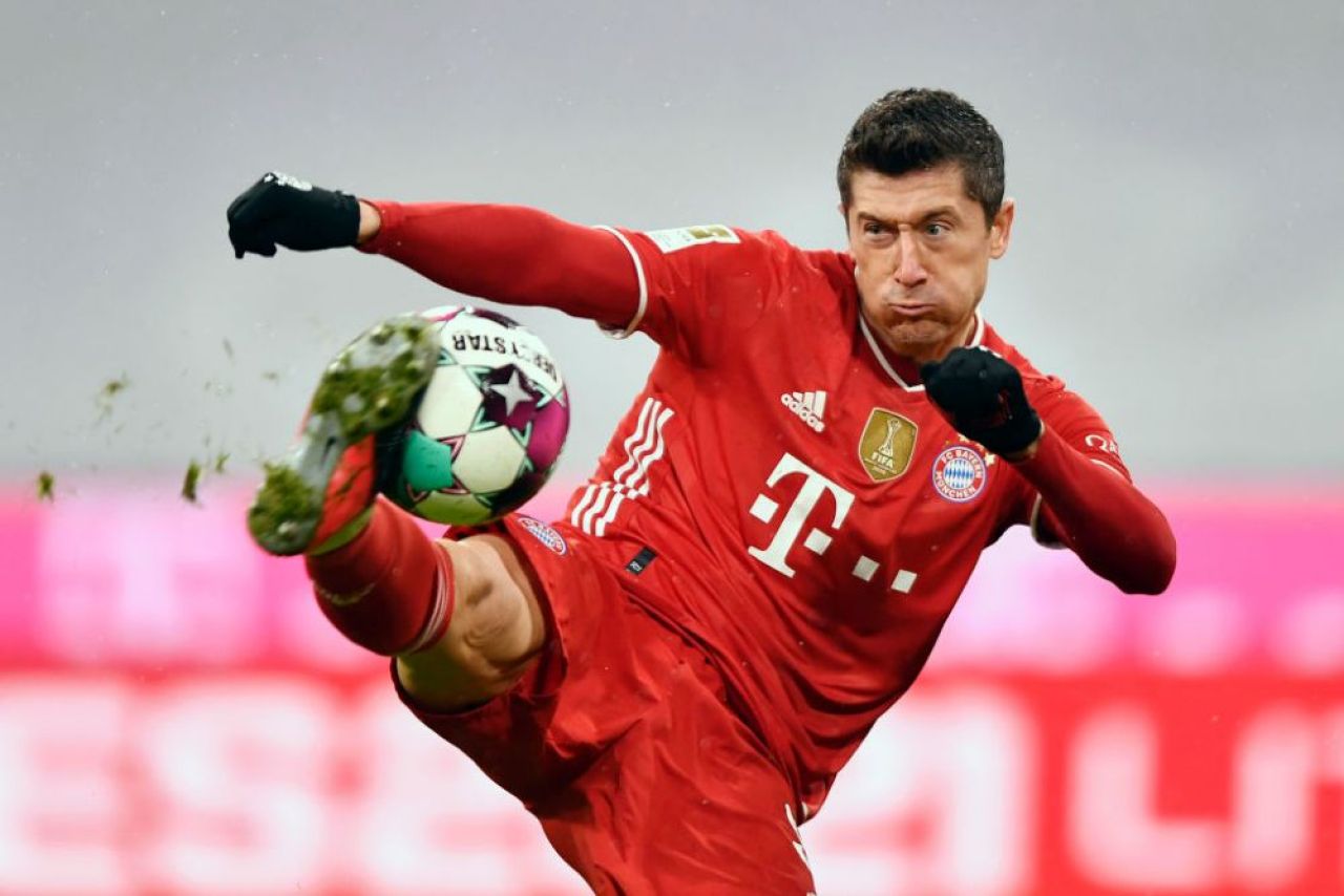 Robert Lewandowski, în locul lui Mbappe la PSG! Agentul polonezului a fost văzut în Paris_8