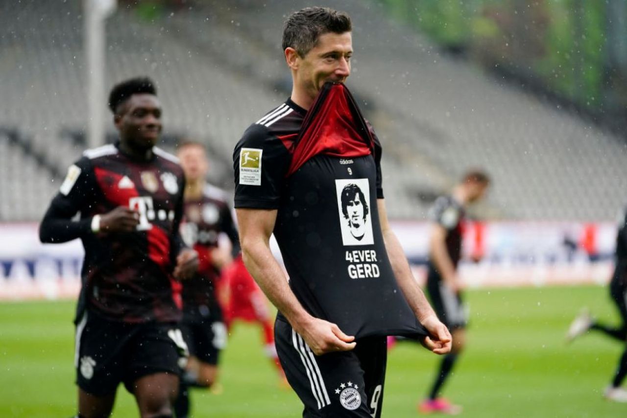 Robert Lewandowski, în locul lui Mbappe la PSG! Agentul polonezului a fost văzut în Paris_10