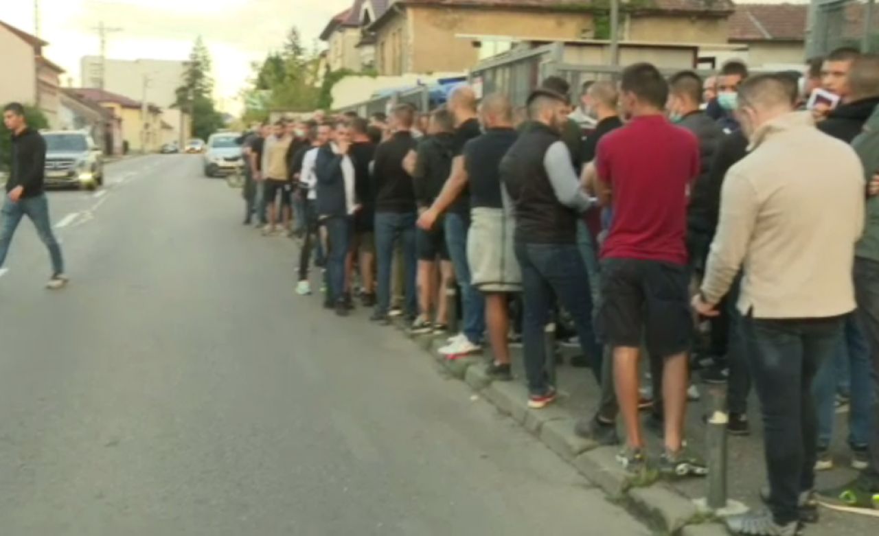VIDEO | Suporterii Stelei Roșii nu se lasă! Au invadat Clujul, cu toate că nu le este permis accesul pe stadion _2