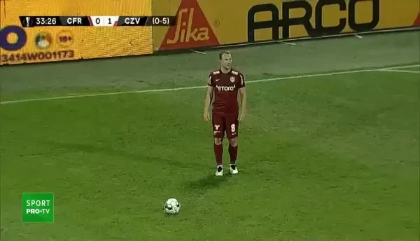 GOOOOOL CFR! Costache primește &icirc;n careu, &icirc;și face culoar de centrare, ridică balonul și centrează la a doua bară, acolo unde Debeljuh trimite cu capul, direct &icirc;n plasă!