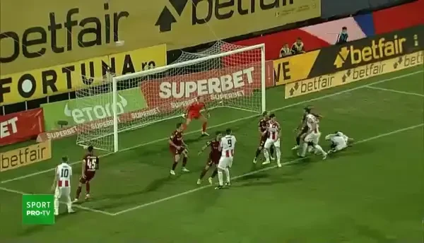 VIDEO | A fost sau n-a fost penalty?! Decizie controversată luată de &bdquo;centralul&rdquo; meciului CFR - Steaua Roșie