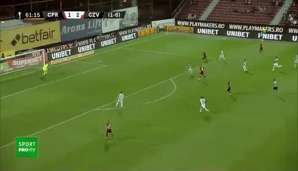 RATARE! Ciprian Deac execută ușor lovitura de pedeapsă, iar portarul a reușit să apere!