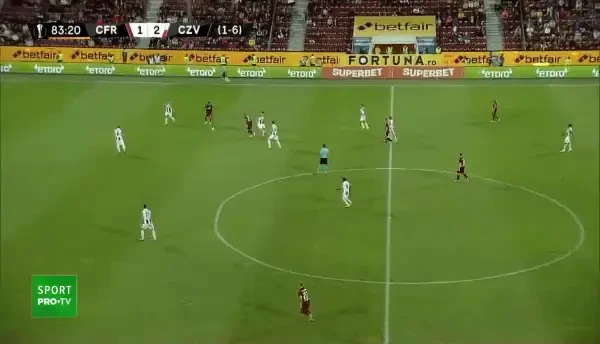 OCAZIE CFR! Petrila pătrunde frumos &icirc;n careu și șutează cu efect, dar trimite pe l&acirc;ngă poartă