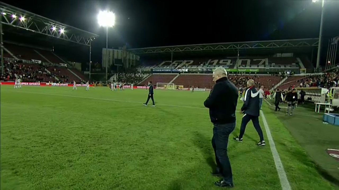 VIDEO | „Șumi, Șumi, lasă-ne!” a răsunat în Gruia! Suporterii lui CFR Cluj i-au cerut demisia lui Șumudică _1