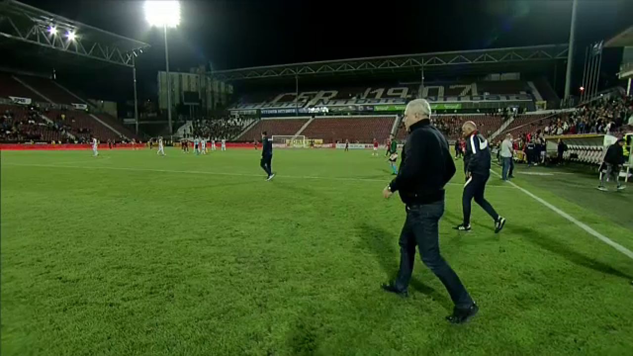VIDEO | „Șumi, Șumi, lasă-ne!” a răsunat în Gruia! Suporterii lui CFR Cluj i-au cerut demisia lui Șumudică _2
