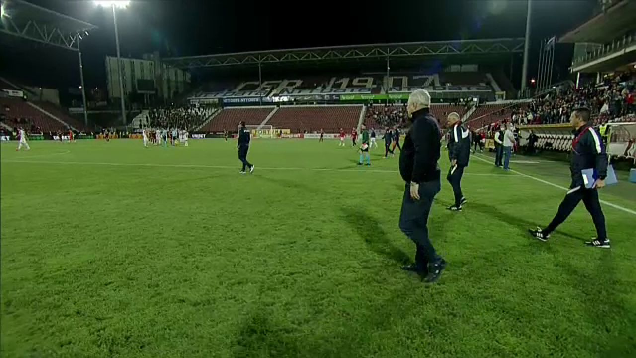 VIDEO | „Șumi, Șumi, lasă-ne!” a răsunat în Gruia! Suporterii lui CFR Cluj i-au cerut demisia lui Șumudică _3