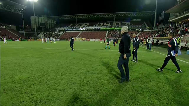 VIDEO | „Șumi, Șumi, lasă-ne!” a răsunat în Gruia! Suporterii lui CFR Cluj i-au cerut demisia lui Șumudică _4