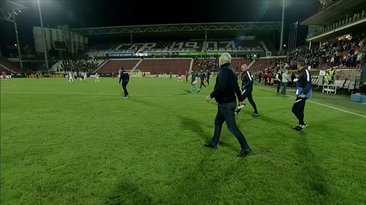 VIDEO | „Șumi, Șumi, lasă-ne!” a răsunat în Gruia! Suporterii lui CFR Cluj i-au cerut demisia lui Șumudică _5