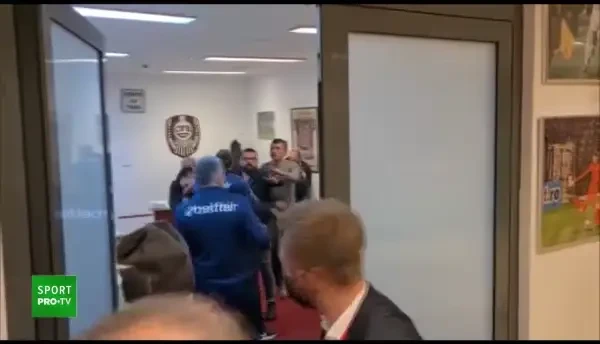 Imagini ireale de la Cluj! Bătaie la vestiare &icirc;ntre oficialii campioanei Rom&acirc;niei