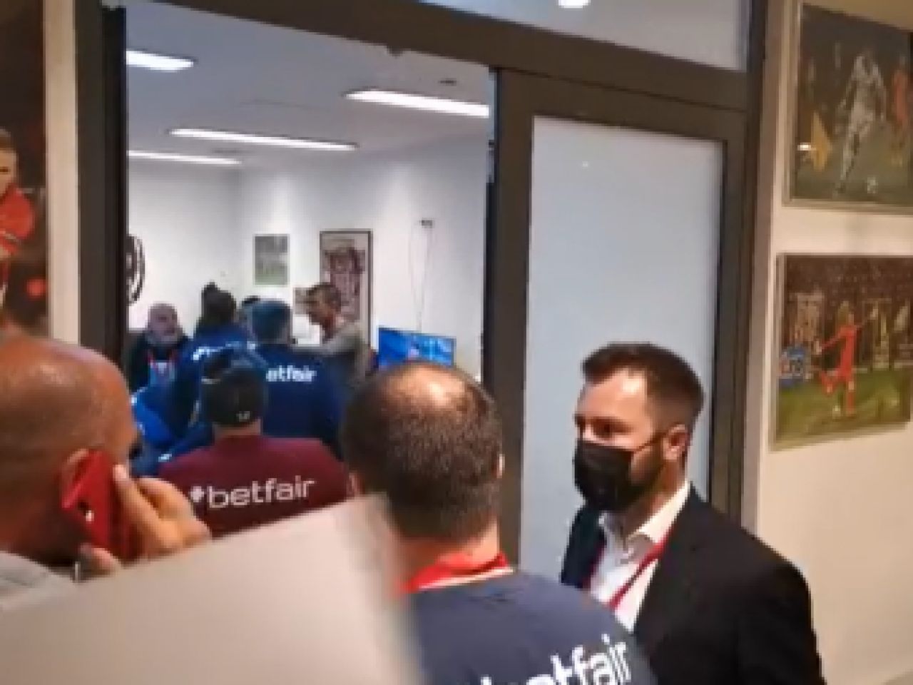 VIDEO | Noi detalii despre bătaia de la CFR Cluj! Bodyguarzi, trimiși de Varga să bată un fotbalist_3