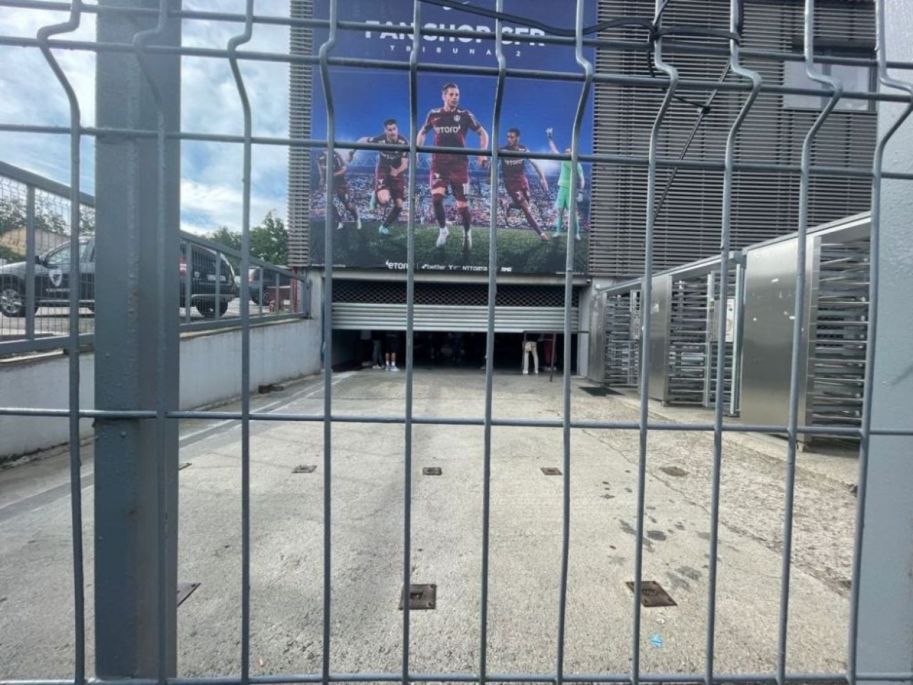 EXCLUSIV Scene ciudate la Cluj: nici jucătorii n-au fost lăsați să intre în baza de pregătire! Ce le-a zis Șumudică_3
