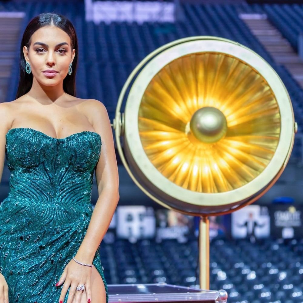 Georgina, reacție ironică după ce Ronaldo a semnat cu United: „Sper să nu iasă iar Ancelotti!” _20