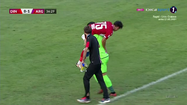 FOTO | Imaginea serii în fotbal vine din „Groapă”! Gest superb făcut de Eșanu pentru un coechipier_2