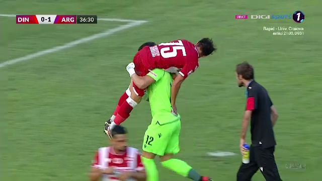 FOTO | Imaginea serii în fotbal vine din „Groapă”! Gest superb făcut de Eșanu pentru un coechipier_4