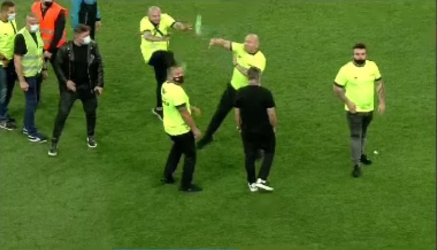 Gardianul Kung Fu! Imagini spectaculoase cu unul dintre agenții care au asigurat paza la Rapid - Univ. Craiova_5