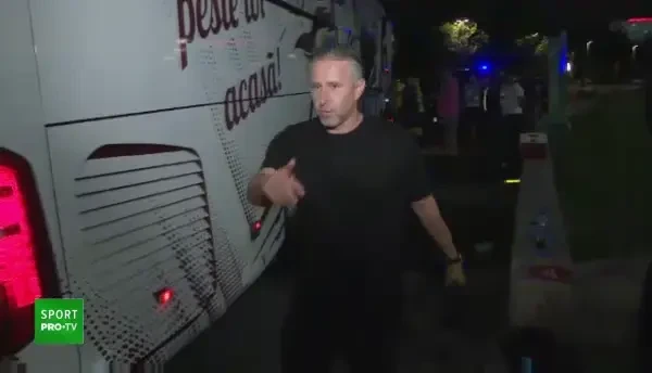 &bdquo;Nu te urca &icirc;n ăsta!&rdquo; Victoria cu Rapidul l-a amețit pe &bdquo;Reghe&rdquo;! Antrenorul oltenilor, la un pas să se plece cu giuleștenii