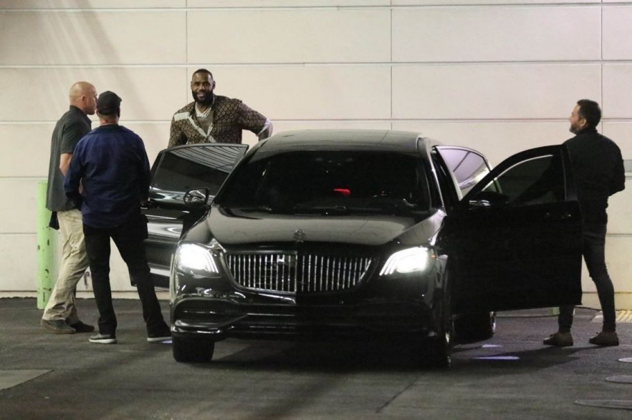 FOTO Adele, prezență spectaculoasă la petrecerea organizată de LeBron James. Cât de bine arată artista după ce a slăbit _1