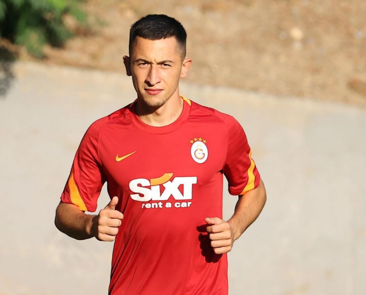 Piedestalul pe care a fost ridicat Moruțan după primul meci la Galatasaray_1